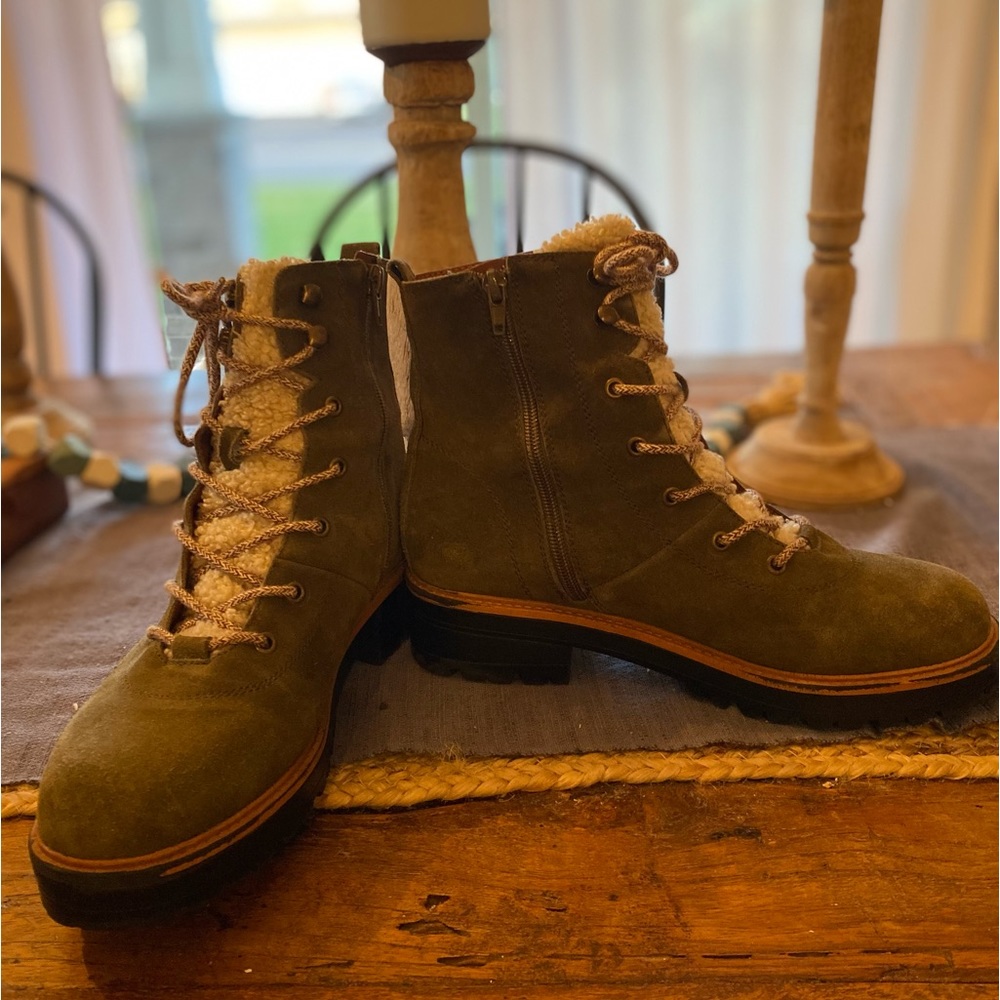 Marc Fisher Women's Leather Suede and sherling combat style Boots Size 8